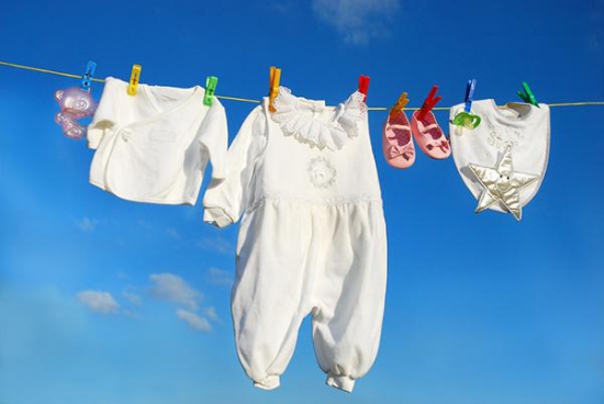 Hướng dẫn Mẹ giặt quần áo em bé an toàn